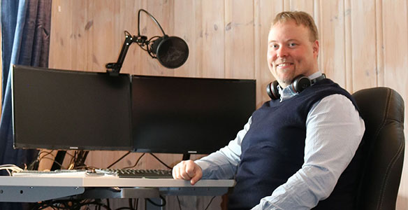 Stian at his home office